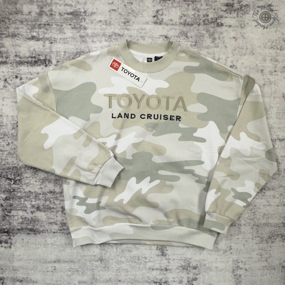NWT Toyota Land Cruiser Sweatshirt Mens Small Tan Camo Embroidered Licensed